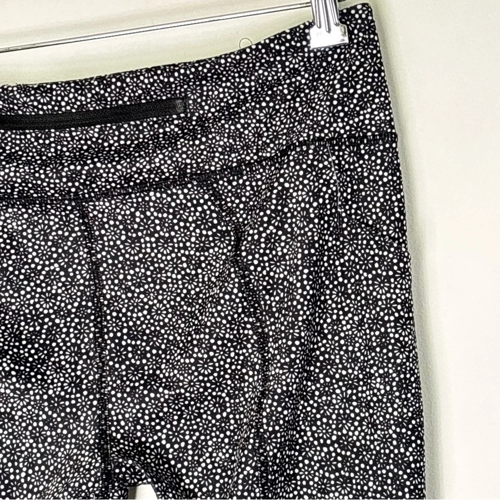 Lululemon Pace Rival Crop Leggings W/ Pockets Size 6 Freckle Flower Black White